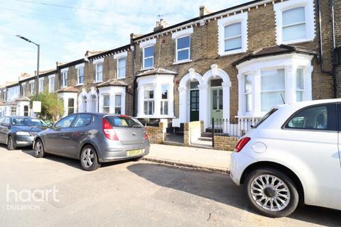 1 bed property, in Ulverscroft Road, £425,000