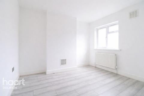 1 bed property, in Ulverscroft Road, £425,000