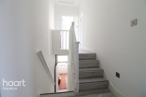 1 bed property, in Ulverscroft Road, £425,000