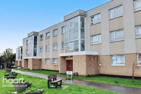 2 bed property, in St Marys Court, £150,000
