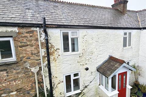 2 bed property, in Gnaton Cottages, £150,000