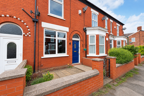 2 bed property, in Osborne Road, £190,000
