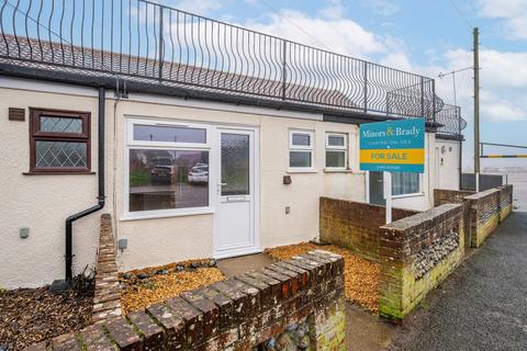 1 bed property, in Beach Road, £115,000