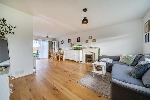 3 bed property, in Denleigh Close, £350,000