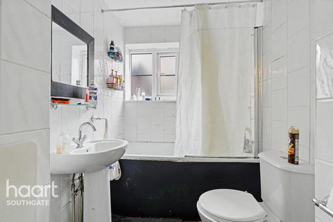 Studio, in Tempsford Close, £195,000