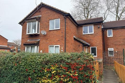 1 bed property, in Shaws Green, £90,000