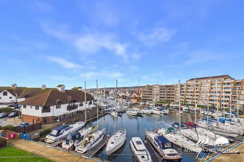 1 bed property, in Oyster Quay, £250,000