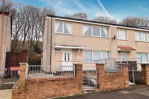 2 bed property, in Morien Crescent, £140,000