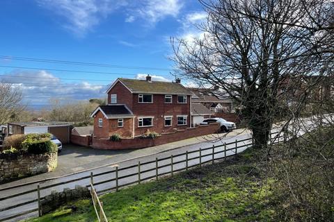 3 bed property, in Black Lane Road, £276,000