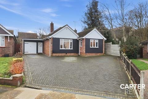 2 bed property, in Woodward Close, £485,000