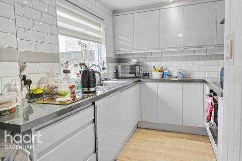 3 bed property, in Marston Avenue, £475,000