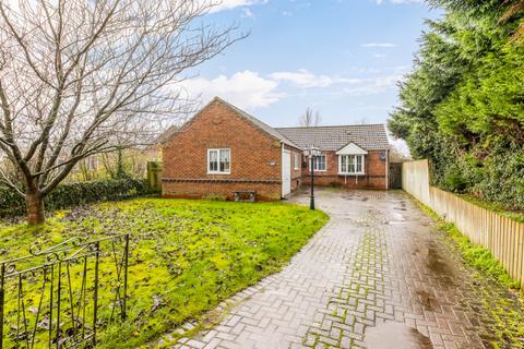 3 bed property, in Hagnaby Road, £280,000