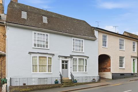 6 bed property, in Head Street, £750,000