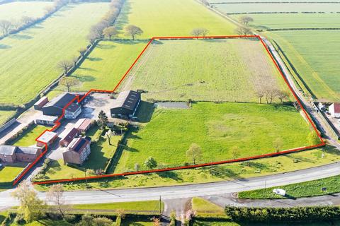 4 bed property, in Harlthorpe, £825,000