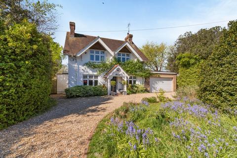 5 bed property, in Reynolds Lane, £995,000