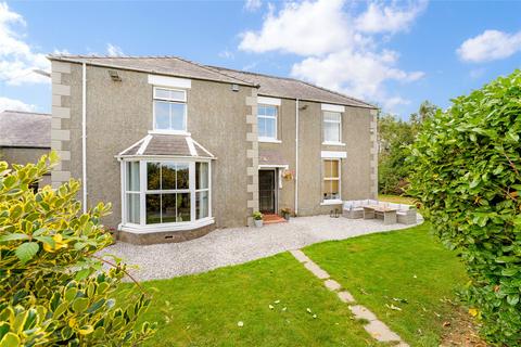 5 bed property, in Saron, £650,000