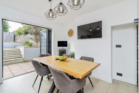 4 bed property, in Stanbury Road, £270,000