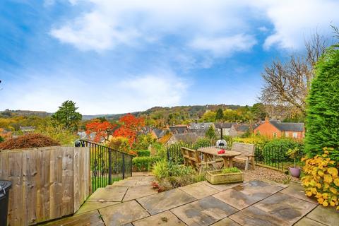 2 bed property, in Smithy Bank, £350,000
