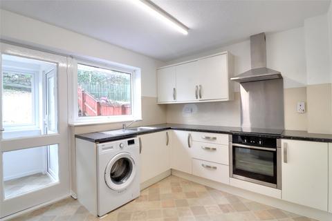 2 bed property, in Castle Hill Gardens, £185,000