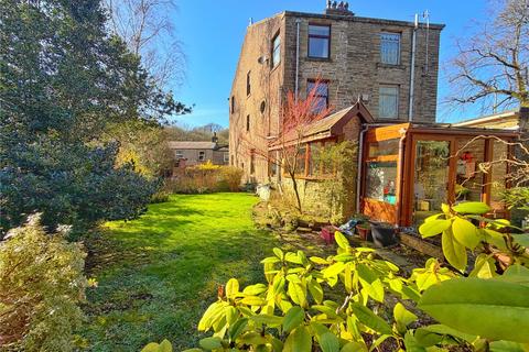 4 bed property, in Burnley Road, £295,000