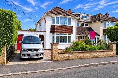 3 bed property, in Hilldale Road, £600,000