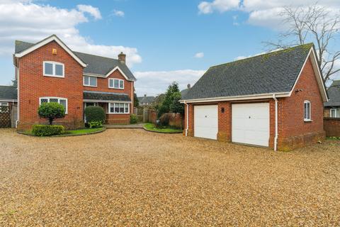4 bed property, in High Street, £850,000