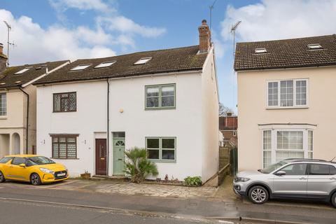 3 bed property, in Station Road, £575,000