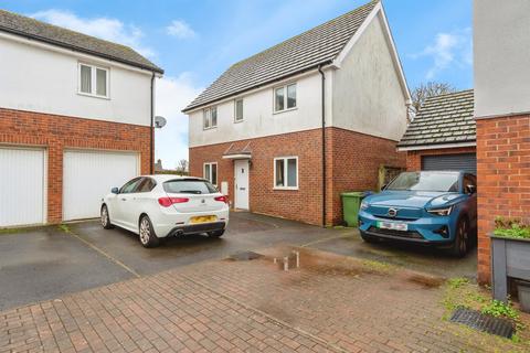 3 bed property, in Market Mead, £350,000