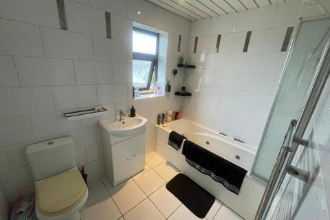 3 bed property, in Utting Avenue East, £130,000