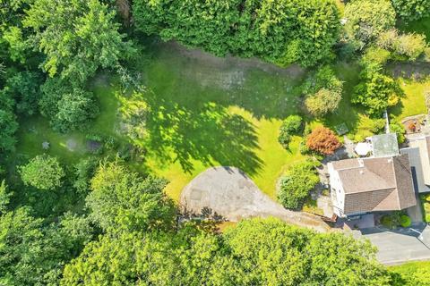4 bed property, in The Paddocks, £650,000