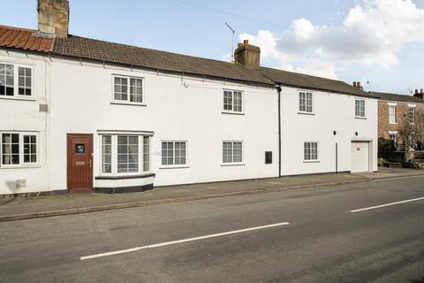 4 bed property, in Main Street, £400,000