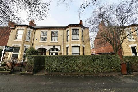 5 bed property, in Marlborough Avenue, £330,000