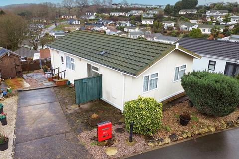 2 bed property, in Lewis Way, £100,000