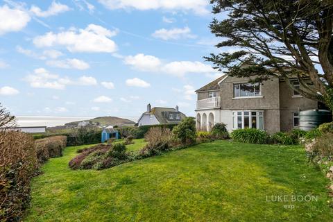 4 bed property, in Parker Road, £750,000