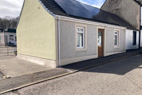2 bed property, in Main Street, £195,000