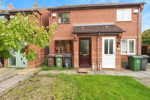 2 bed property, in Boundary Road, £125,000