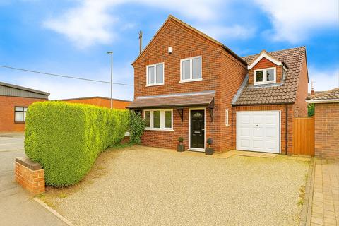4 bed property, in Links Road, £415,000