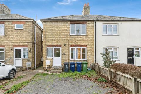 3 bed property, in Rampton Road, £270,000