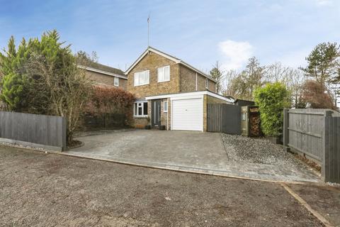 3 bed property, in Godolphin Close, £375,000