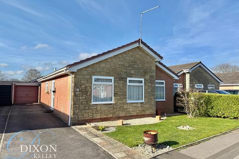 2 bed property, in Canterbury Close, £350,000