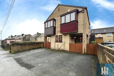 2 bed property, in Quarmby Road, £130,000