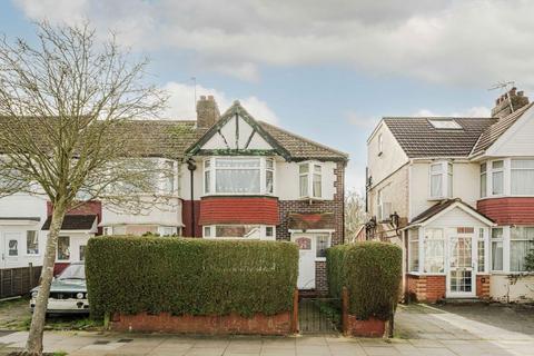 3 bed property, in Coniston Avenue, £539,999