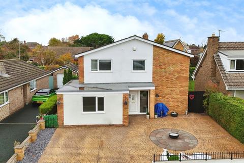 5 bed property, in Ancaster Drive, £399,950
