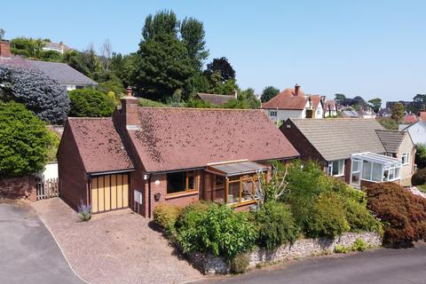 2 bed property, in Parks Lane, £335,000