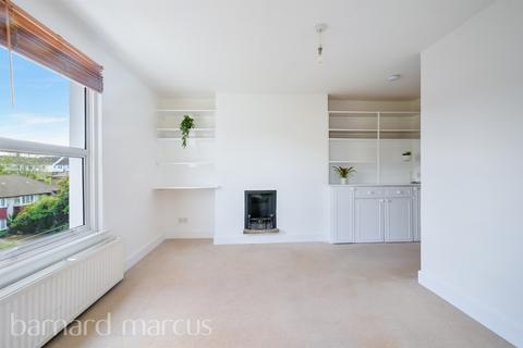 1 bed property, in Elgin Road, £210,000