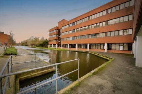 1 bed property, in Walton Street, £150,000