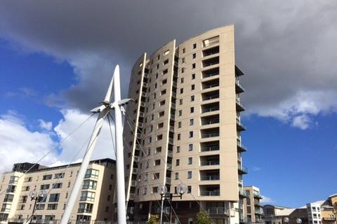 2 bed property, in Vega House, £199,000