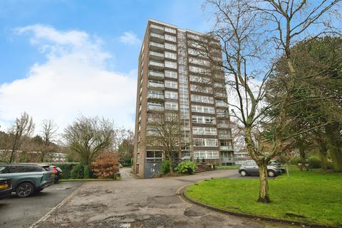 2 bed property, in Hermitage Road, £60,000