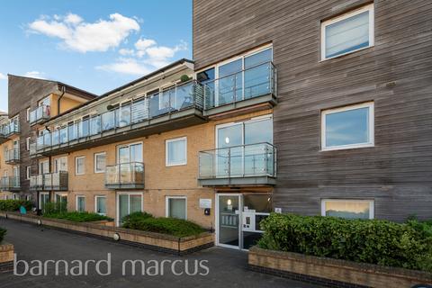 2 bed property, in Tilley Road, £260,000