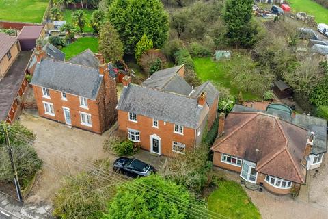 3 bed property, in Spring Lane, £600,000